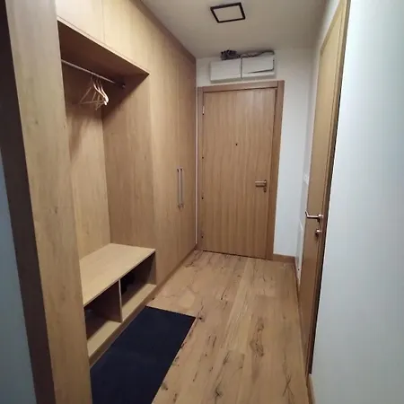 Vucko D444 Private Host