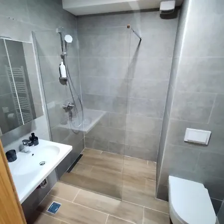 Vucko D444 Private Host Τζαχορίνα