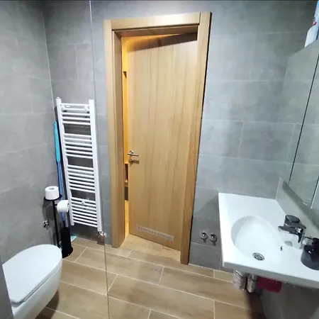 Vucko D444 Private Host